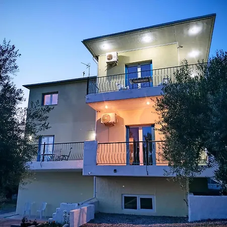 Peaceful Retreat In Olive Grove With Endless Views Διαμέρισμα