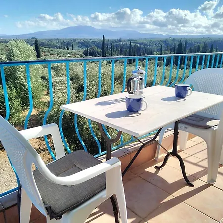 Peaceful Retreat In Olive Grove With Endless Views *